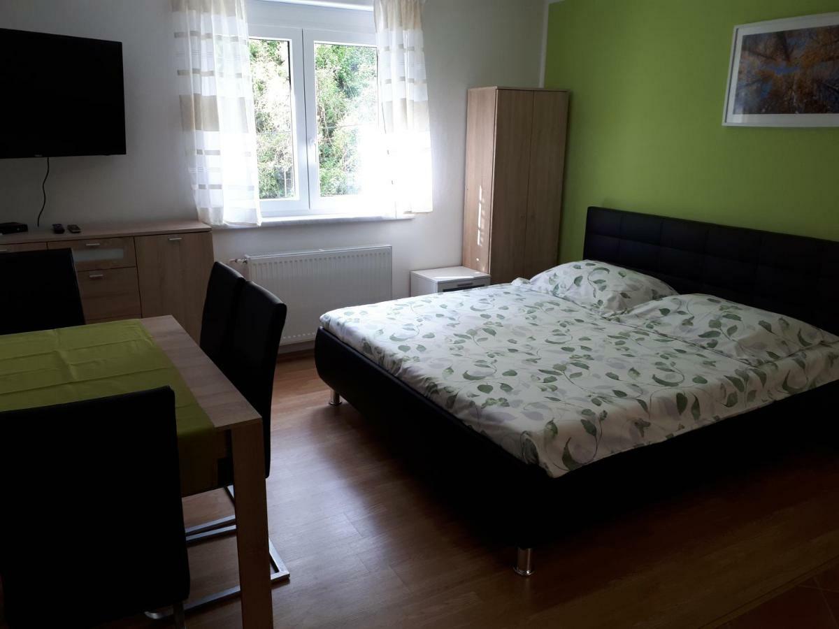House Utrinek With Free Play Room, Jacuzzy And Garage Podbrdo Luaran gambar